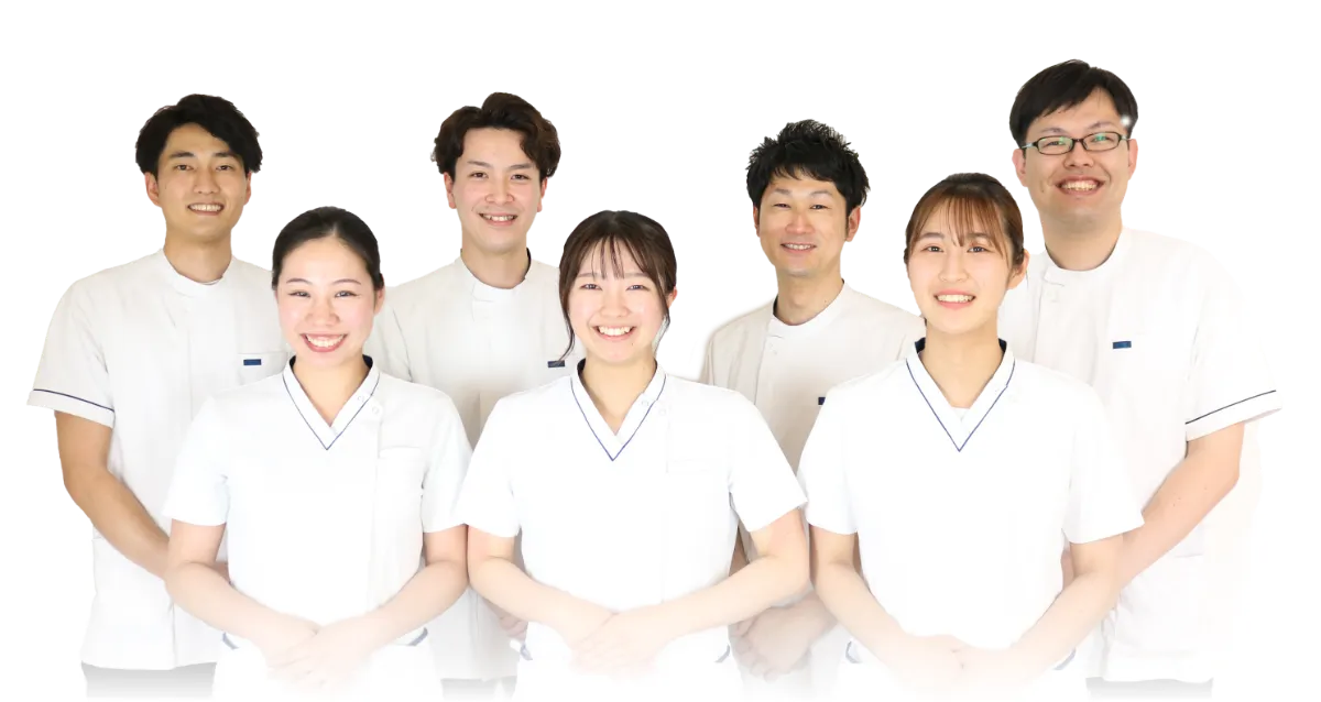 笑顔で並ぶスタッフ